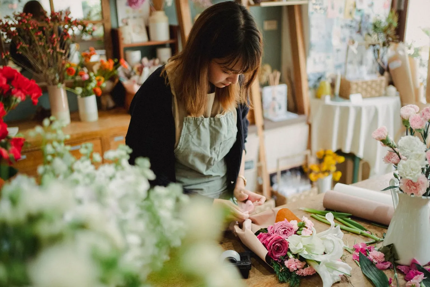 Floral designer at work